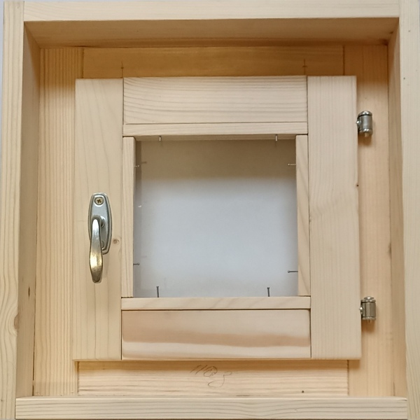 Окно деревянное с двойным остеклением 40*40 и коробкой-обогащением